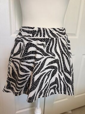Tail women’s amethyst  Tennis Golf Flounce skort size M zebra print
